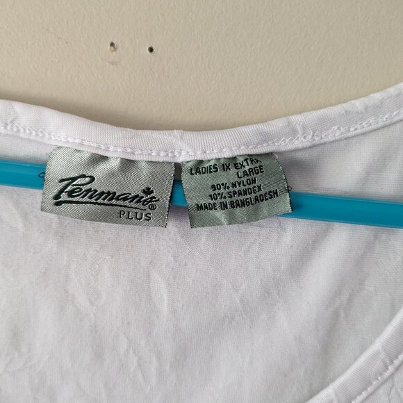 Beautiful White Floral Embossed Tank Top - Picture 2 of 3